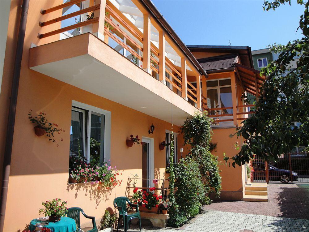 Suri Guesthouse Brasov Luaran gambar